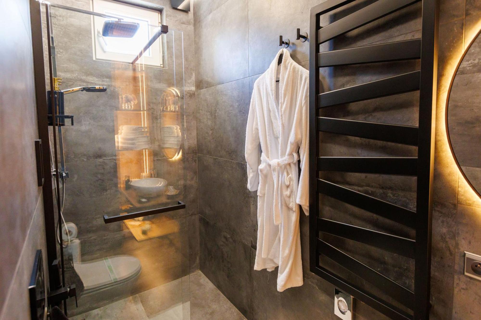 Leo Apartment Suite & Private Spa Zone - Old City Bratislava Exterior photo